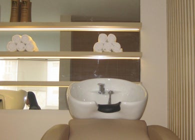Lavabo moderno en Anelle Beauty Studio, San Isidro, Provincia De Lima, PE, ideal para tratamientos de belleza.