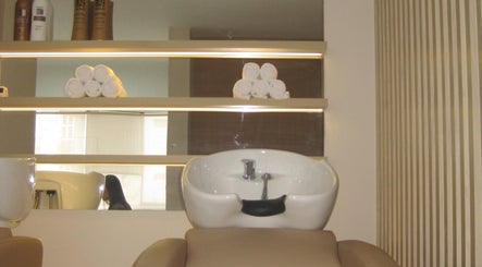 Lavabo moderno en Anelle Beauty Studio, San Isidro, Provincia De Lima, PE, ideal para tratamientos de belleza.