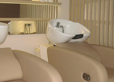 Lavabo elegante en Anelle Beauty Studio, San Isidro, Provincia De Lima, PE, para experiencia de cuidado capilar.