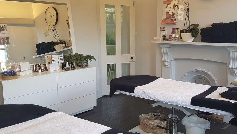 LASHED EYELASH EXTENSIONS Albert Park image 1