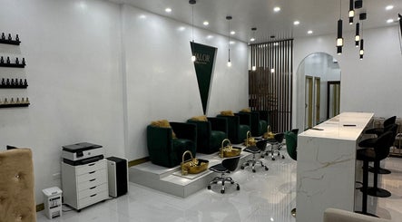 valor nail lounge