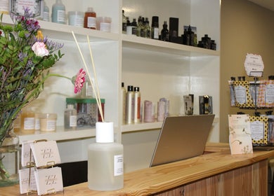 Zzalon receptie met bloemen, luxe producten in Haarlem, Noord-Holland, NL.