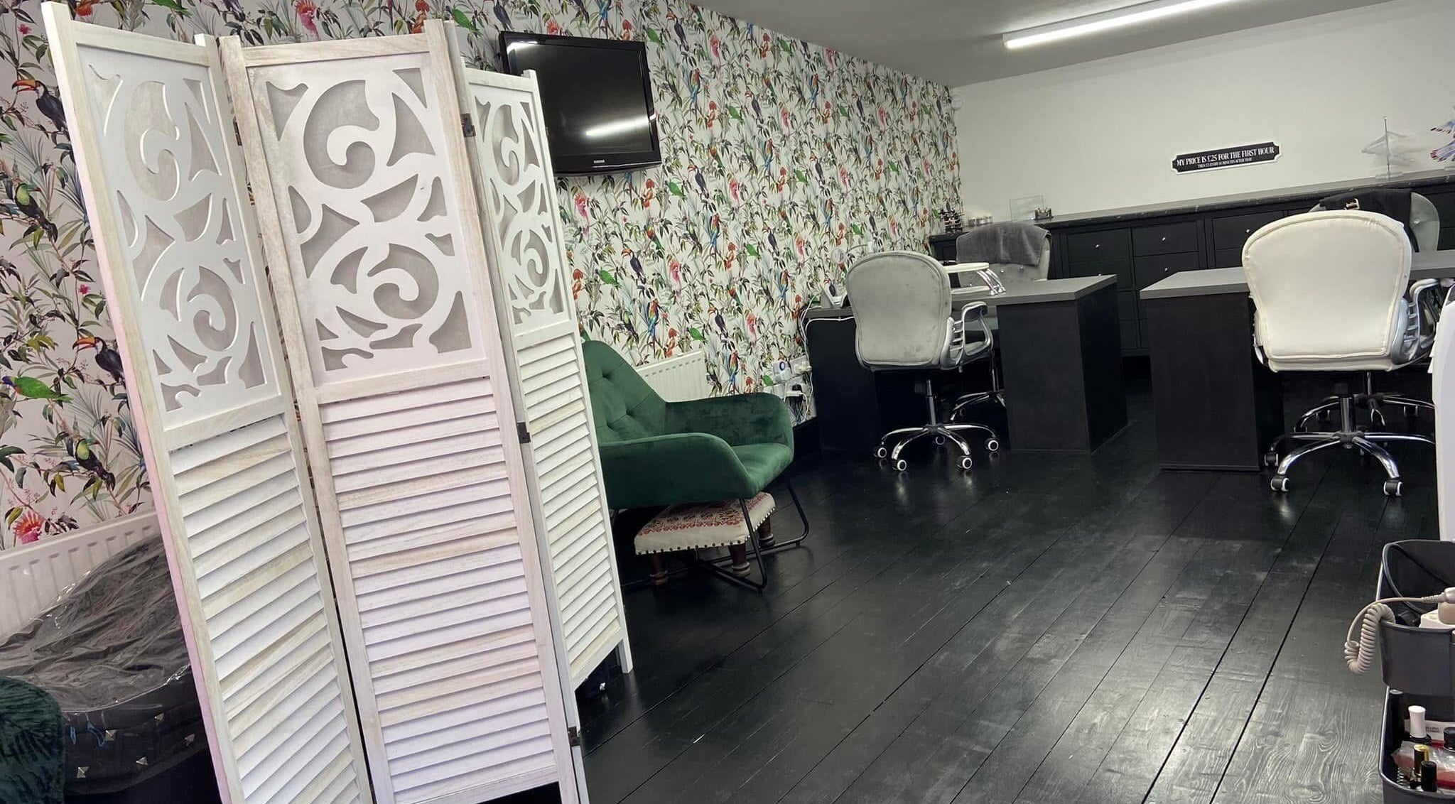 Elegant beauty station at Fluff n Flutter, Mansfield, England, GB with ornate decor and comfortable seating.