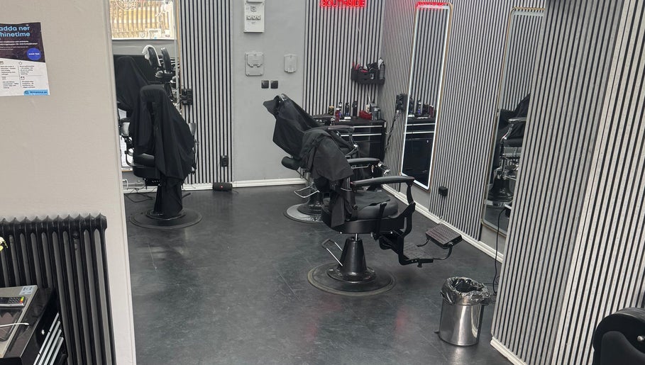 Modern hårstylingstolar på Cut Crew i Stockholm, Stockholms Län, SE.