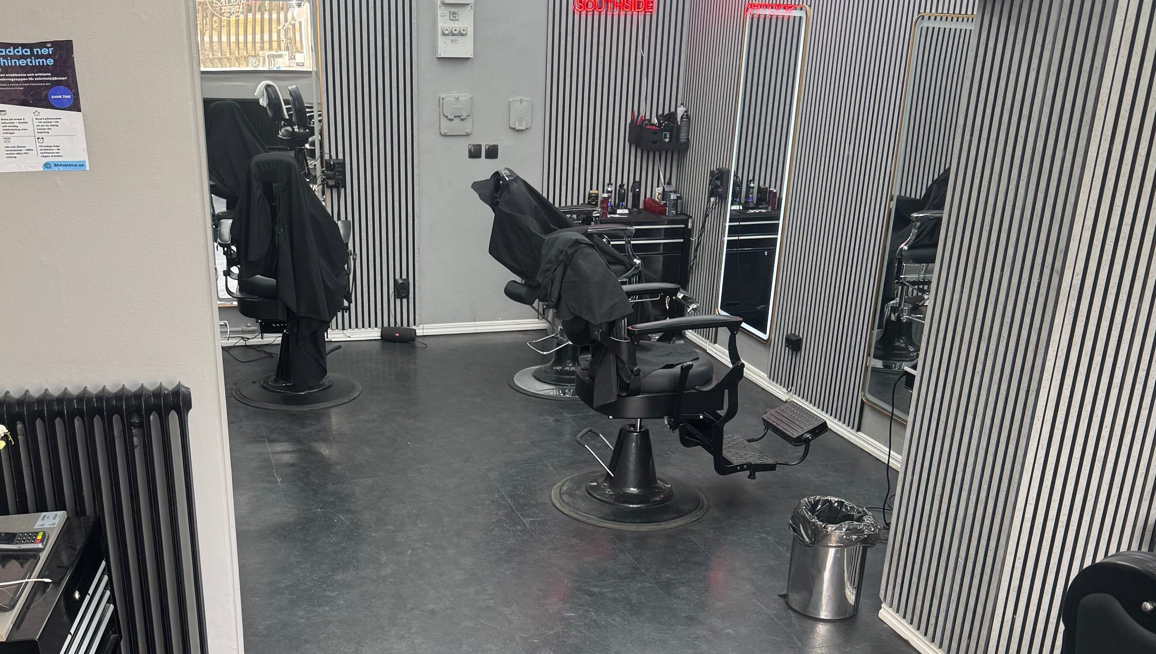 Modern hårstylingstolar på Cut Crew i Stockholm, Stockholms Län, SE.