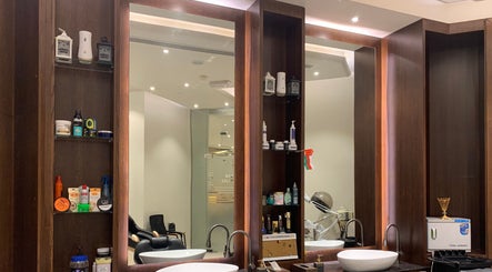 MEN SALON IN ROZANA HOTEL