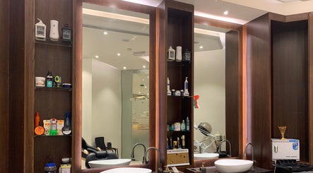 Men Salon In Rozana Hotel image 3