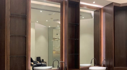 Men Salon In Rozana Hotel