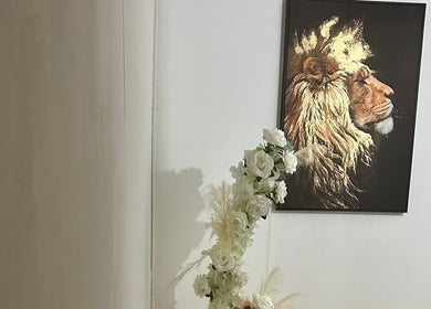Elegant lion painting and floral decor at Gorgeous Nail Bar & Lashes, Port Louis, Port Louis District, MU.