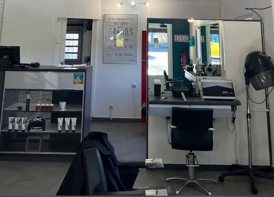 Intérieur moderne de Coiffure Hoarau, salon de beauté à Le Tampon, Saint-pierre, RE.