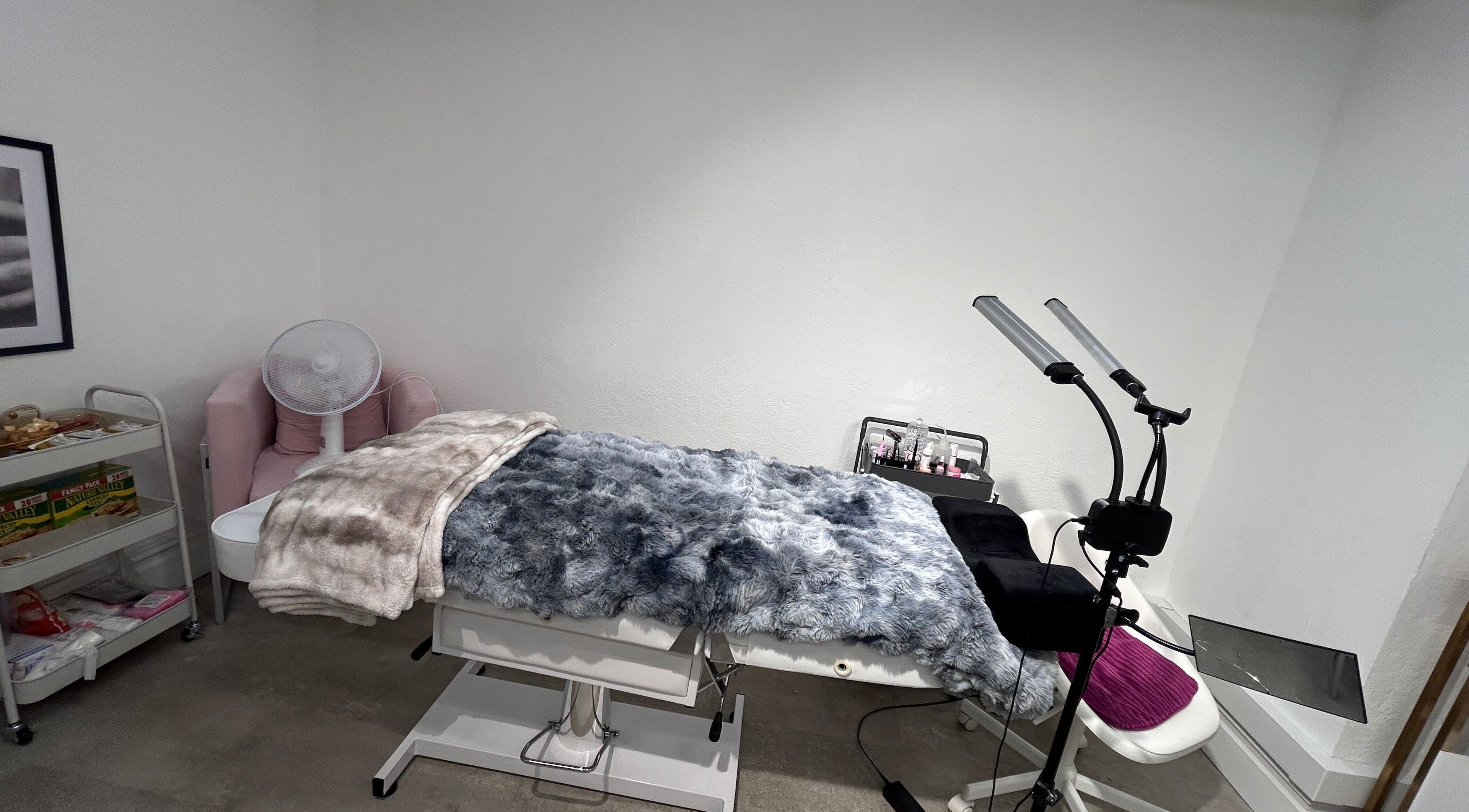 Sala estética cómoda y moderna en Lashes Dublin Brows, Dublin, County Dublin, IE.