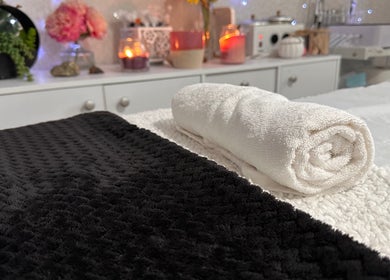 Elegáns törölközővel berendezett Andi's Beauty Room Lurganban, Észak-Írország, GB.