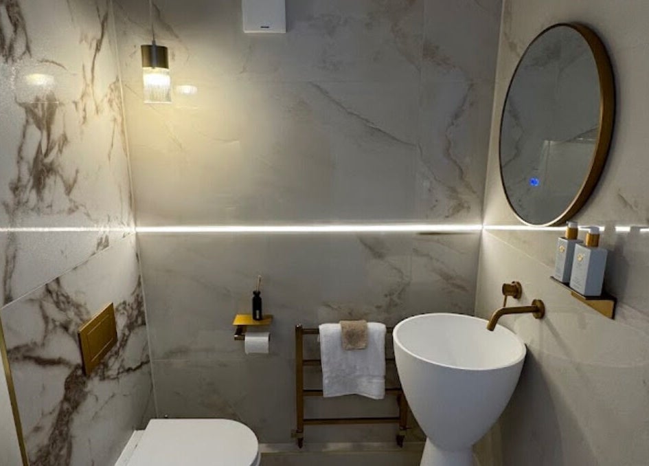 Luxurious bathroom at Hair with Geo, Clayton-le-woods, England, GB with modern design and marble finish.