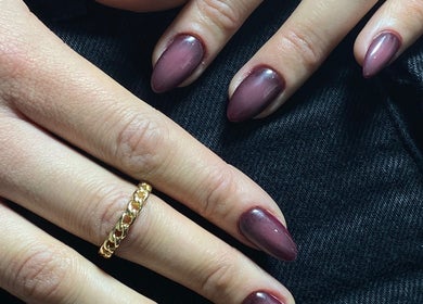 Manicura en DiosmyStudio.cl, Santiago, Región Metropolitana, CL, mostrando uñas elegantes.