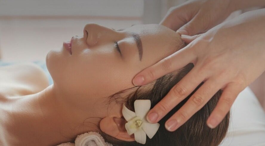 Relaxing head massage at Seven Cures, Riyadh, Riyadh Province, SA, with a floral touch of elegance.