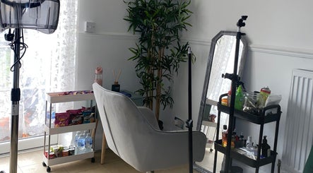 Cozy styling nook at Kovalocs, London, England, GB with lush plants and modern decor.