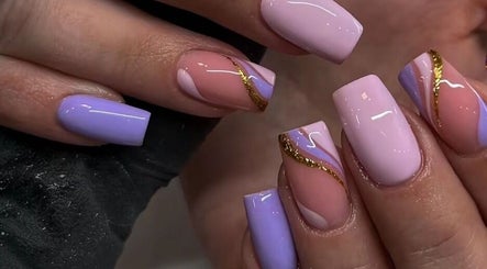 Cuba Nails