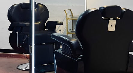 Modern black barber chair at Black Space Barbershop, Biñan, Calabarzon, PH. Stylish grooming setup.