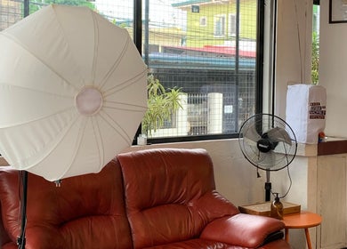 Comfortable lounge at Black Space Barbershop, Biñan, Calabarzon, PH. Bright window view and stylish seating.
