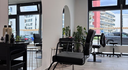 Stylový interiér studia.bbx, Plzeňský Kraj, Plzeňský Kraj, CZ s moderním zařízením a pohodlnými židlemi.