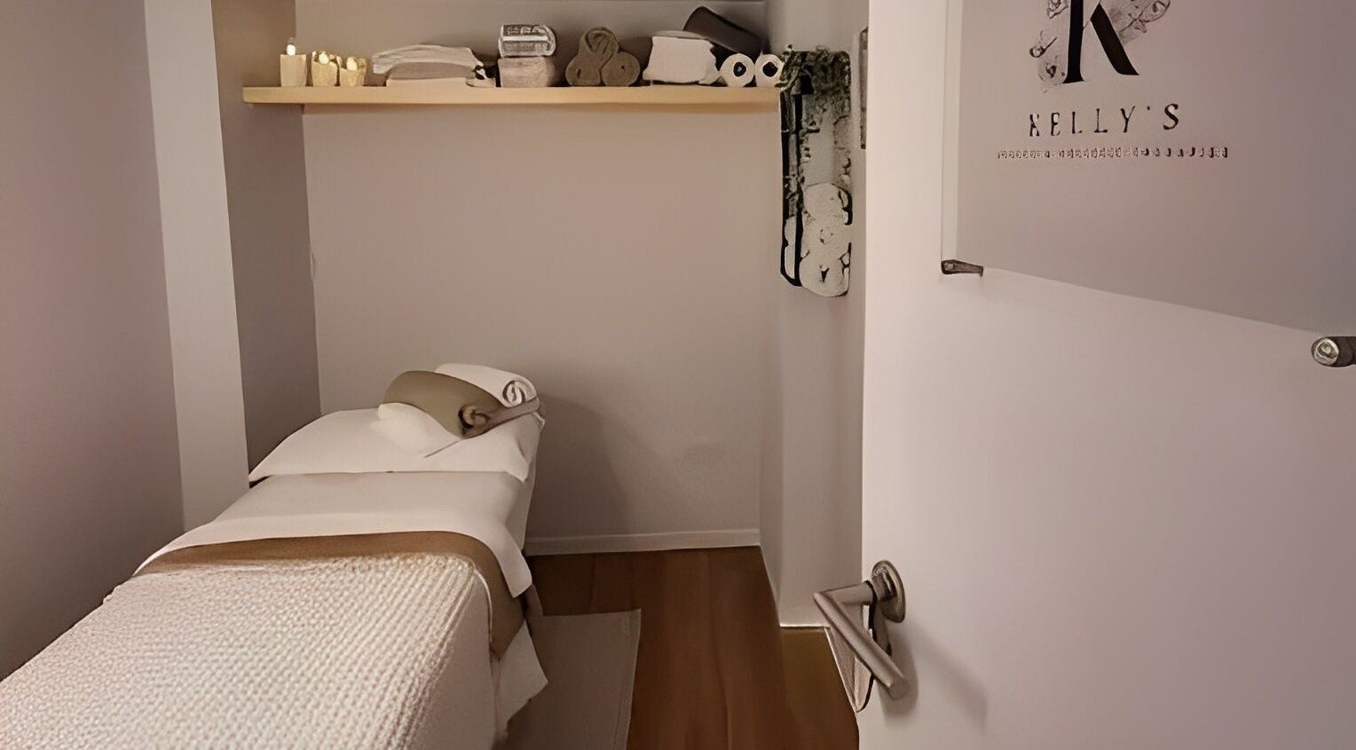 Calm therapy room at Kelly's Beauty & Holistic Therapies, Eastbourne, England, GB, featuring a relaxing ambiance.