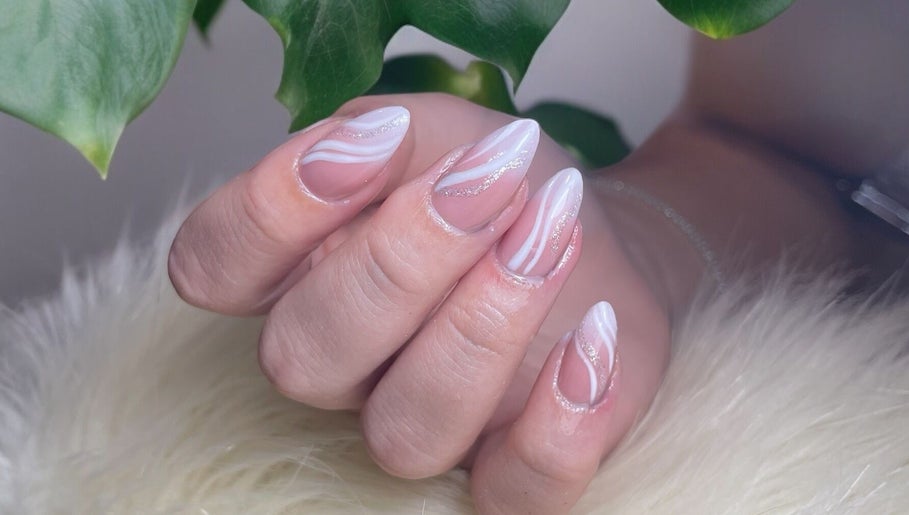 Lara Nails image 1