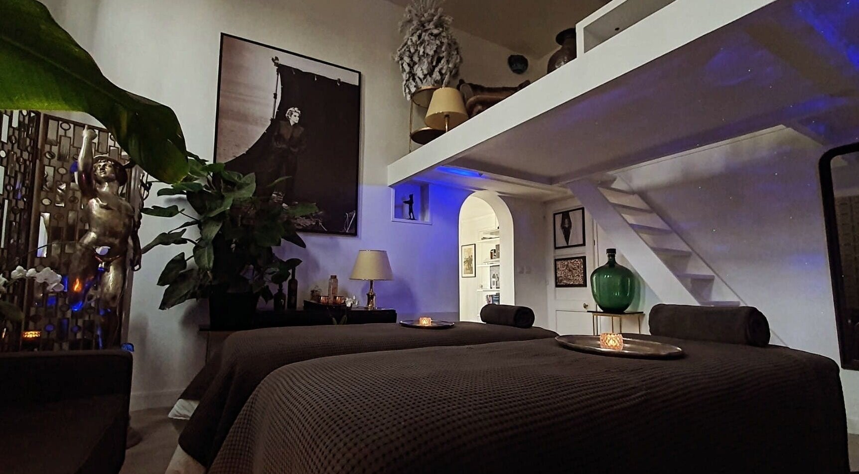 Intérieur zen de L'Atelier du Bien-être par Olivier, Paris, Île-de-france, FR. Décoration élégante et apaisante.