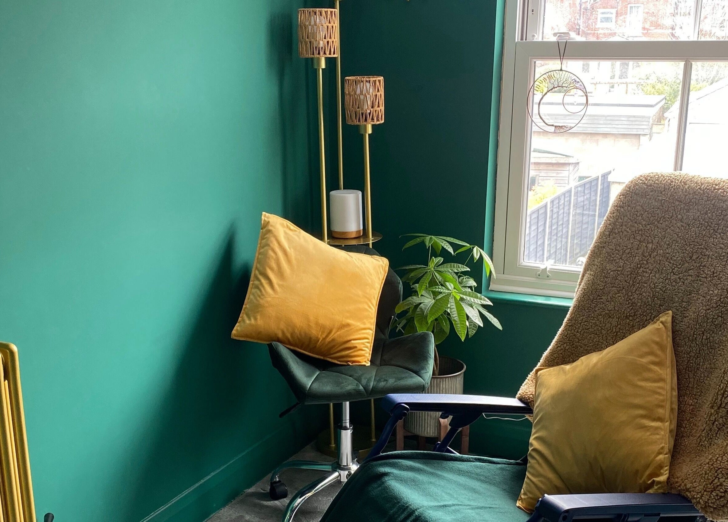 Calm treatment room at Heeling Palms Reflexology & Holistic Health, Fareham, England, GB with cozy seating.