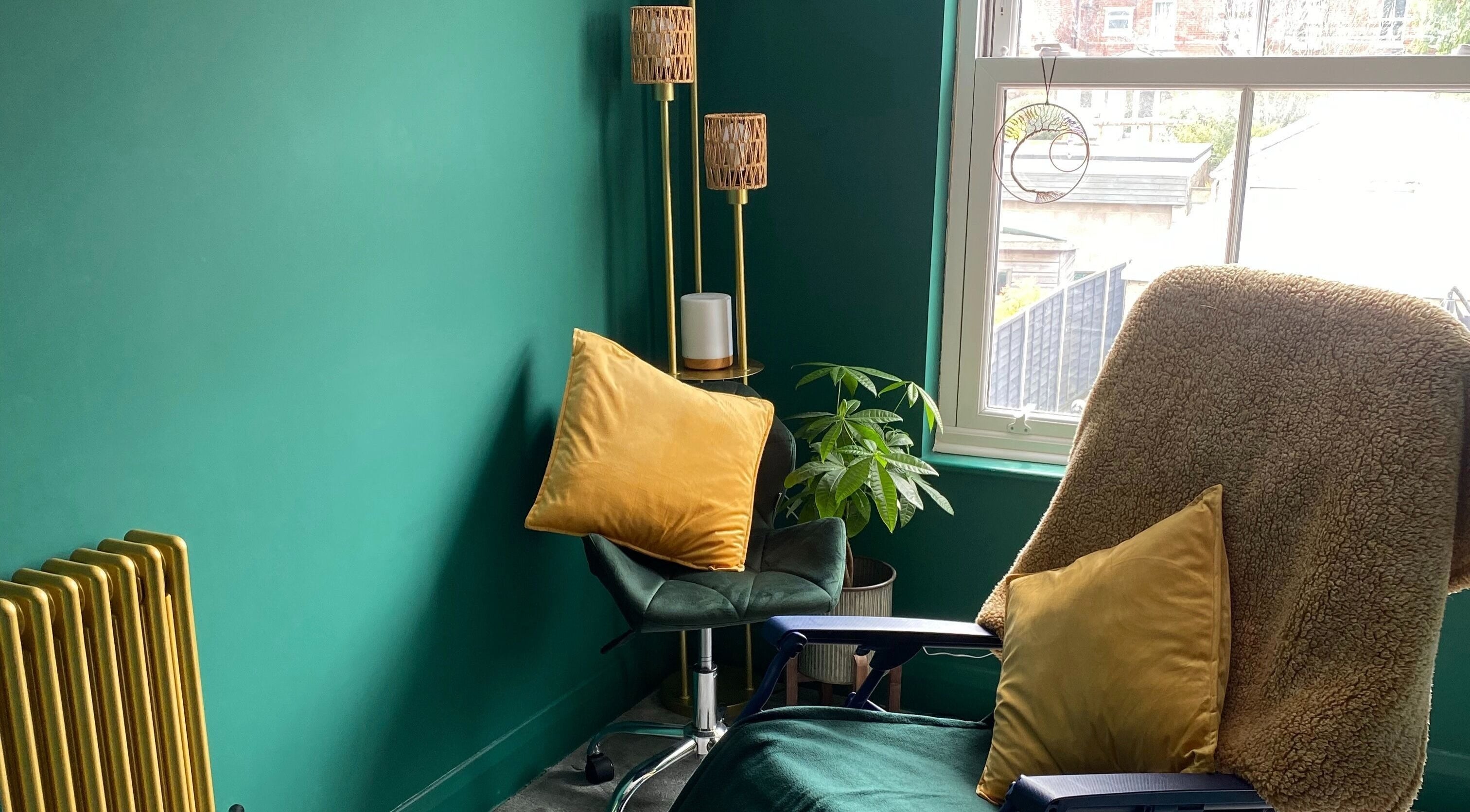 Calm treatment room at Heeling Palms Reflexology & Holistic Health, Fareham, England, GB with cozy seating.