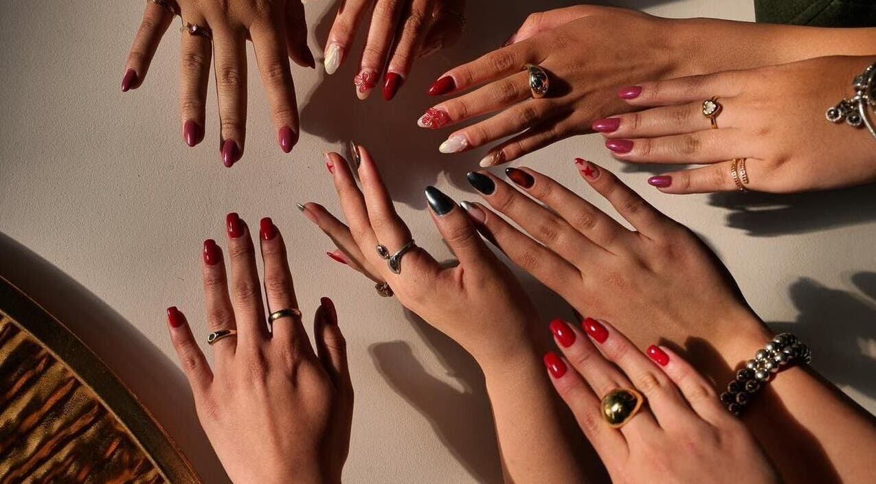 Diseños de uñas sofisticados en Cosbell nails, Cuenca, Azuay, EC. Diversidad en manicuras artísticas.