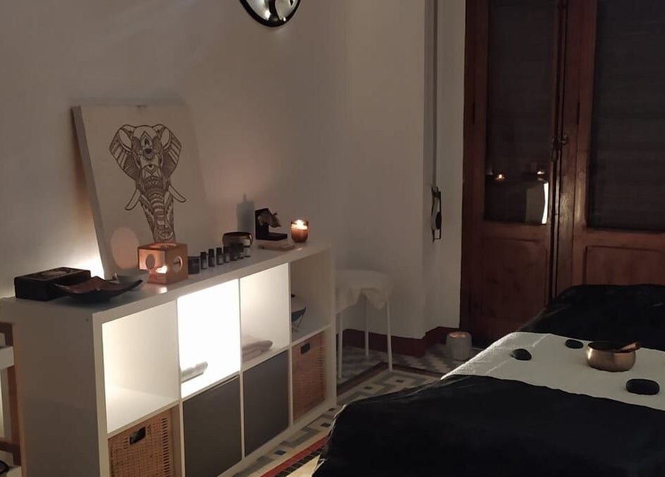 Interior de Quiara - Quiromasaje Y Thai Massage en València, Comunidad Valenciana, ES, mostrando una sala de masaje.