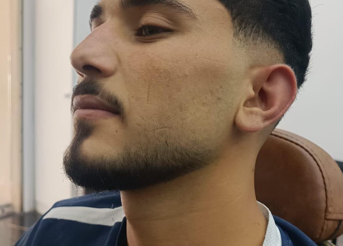 Expert beard styling at D.S.Newlook, San Ġwann, MT showcasing a sharp and clean finish.