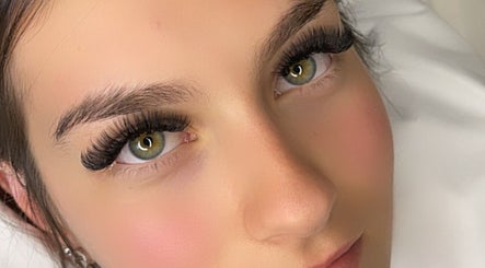 Volume House Brows & Lashes image 3