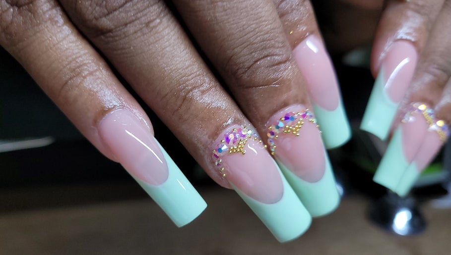 Tipp'd Nails Co image 1