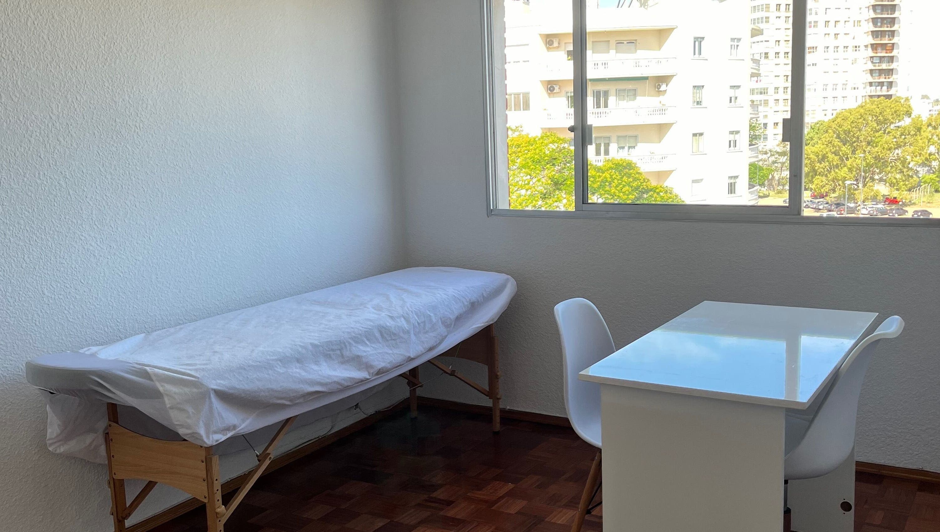 Sala luminosa en Consultorios de los Aliados, Montevideo, Departamento De Montevideo, UY.