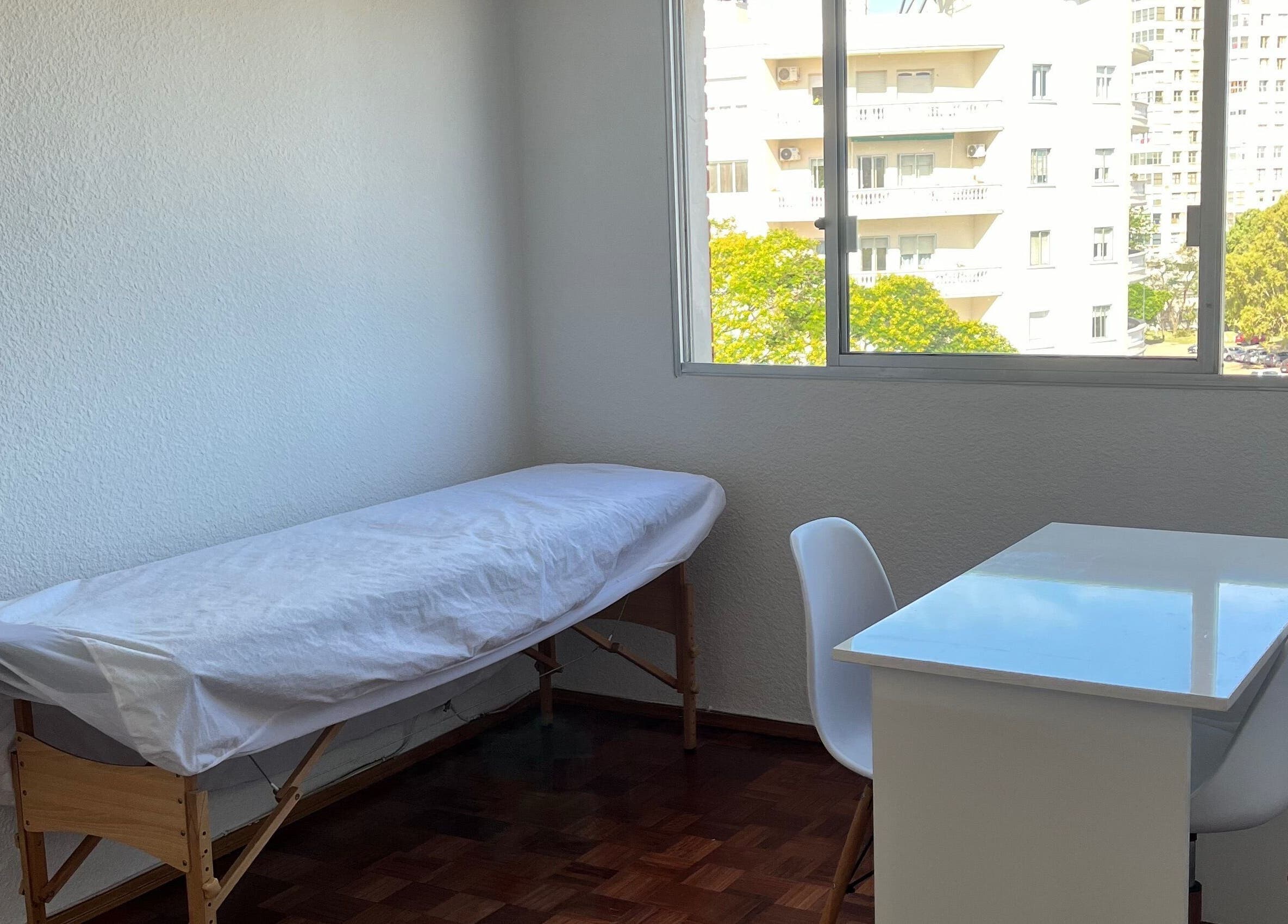 Sala luminosa en Consultorios de los Aliados, Montevideo, Departamento De Montevideo, UY.