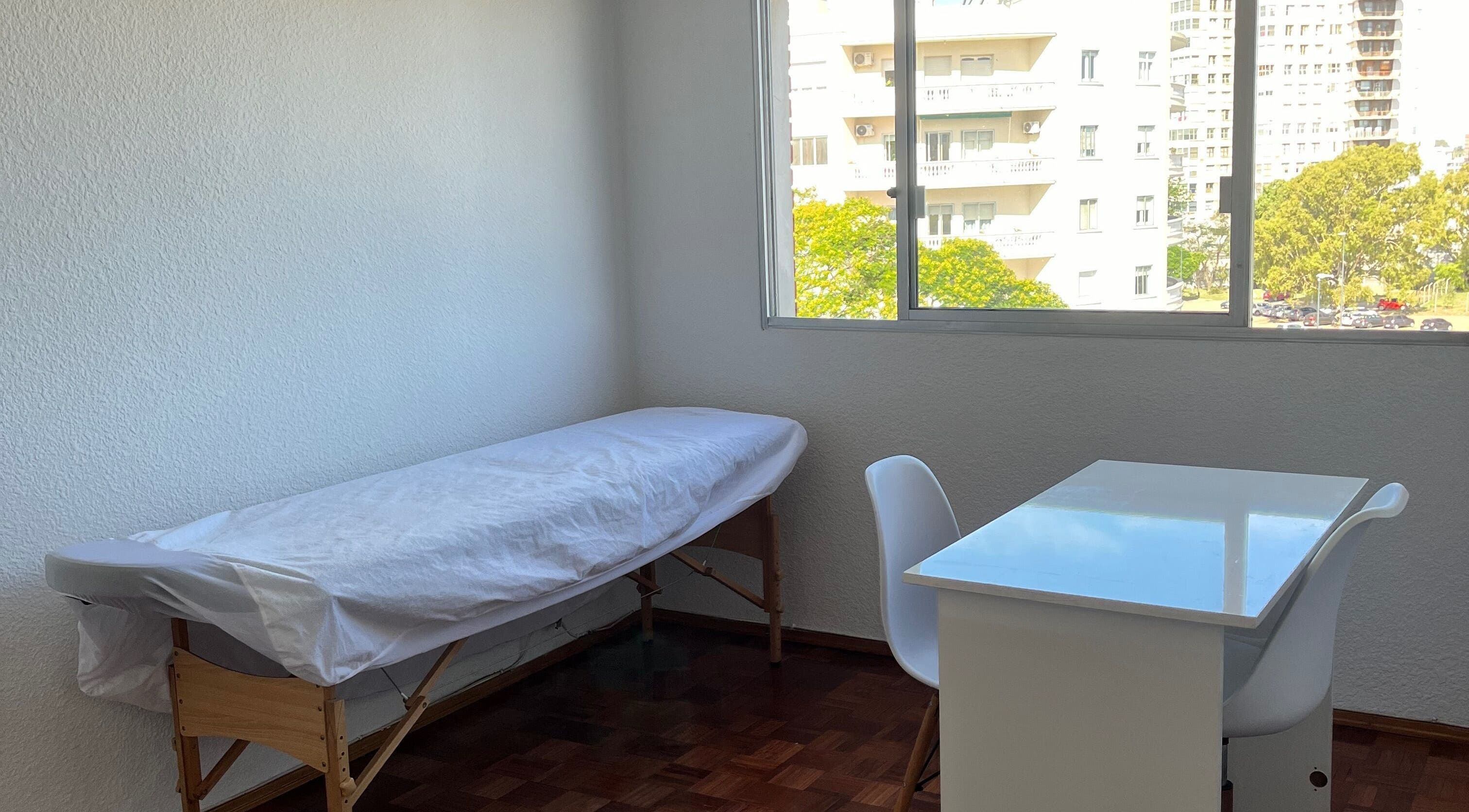 Sala luminosa en Consultorios de los Aliados, Montevideo, Departamento De Montevideo, UY.