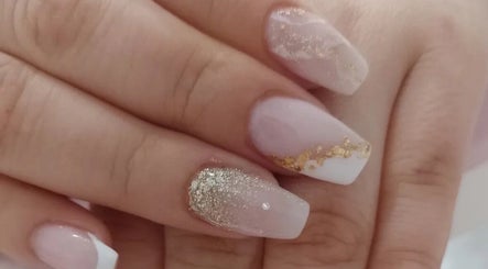 Quiero mis uñas image 3