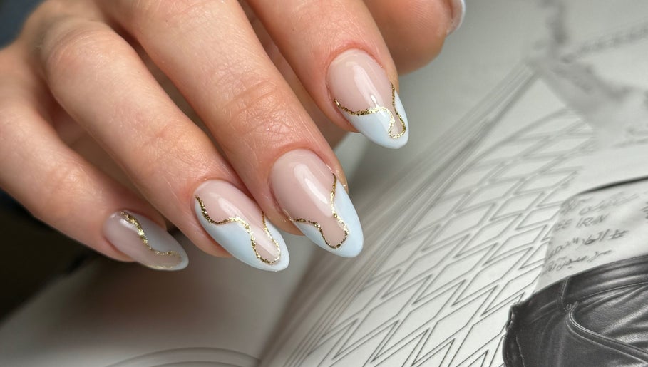 Paria nail studio image 1