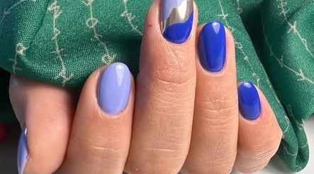 Paria nail studio image 3
