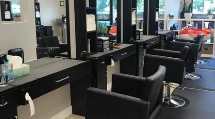 ST Hair Salon and Spa imaginea 2
