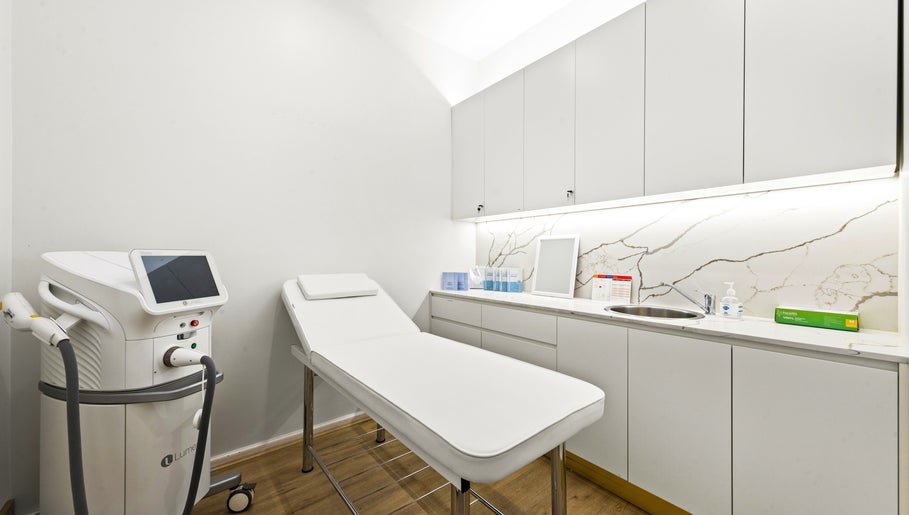 Modern treatment room at Lueur Clinic, North Willoughby, New South Wales, AU with advanced equipment.
