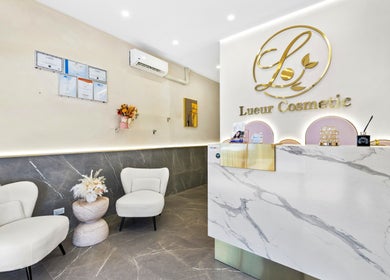 Elegant reception area of Lueur Clinic in North Willoughby, New South Wales, AU with modern decor.