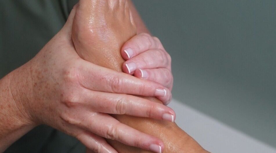 Foot massage therapy at Holistic Healing by Lorraine in Dumbarton, Scotland, GB for relaxation.