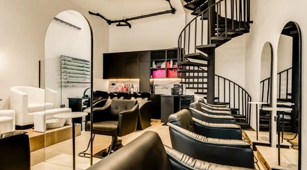 Repose Ladies Salon L.L.C imagem 2