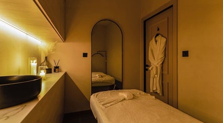 Repose Ladies Salon L.L.C image 2