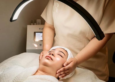 Relaxing facial massage at Repose Ladies Salon L.L.C, Dubai, Dubai, AE for radiant skin.