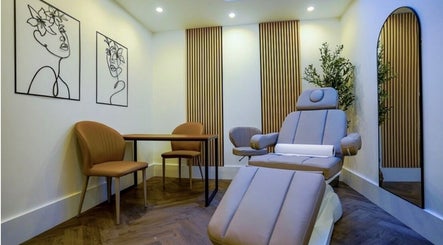 Stylish treatment room at Lolo Beauty | Beauty & Lash Salon London, featuring modern decor. London, England, GB.