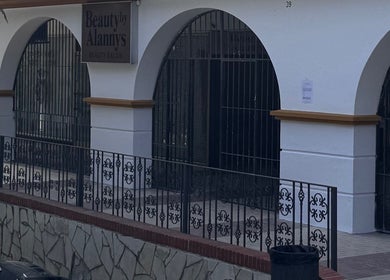 Exterior of Beauty by Alannys in Estepona, Andalucía, ES featuring elegant arches and decorative ironwork.