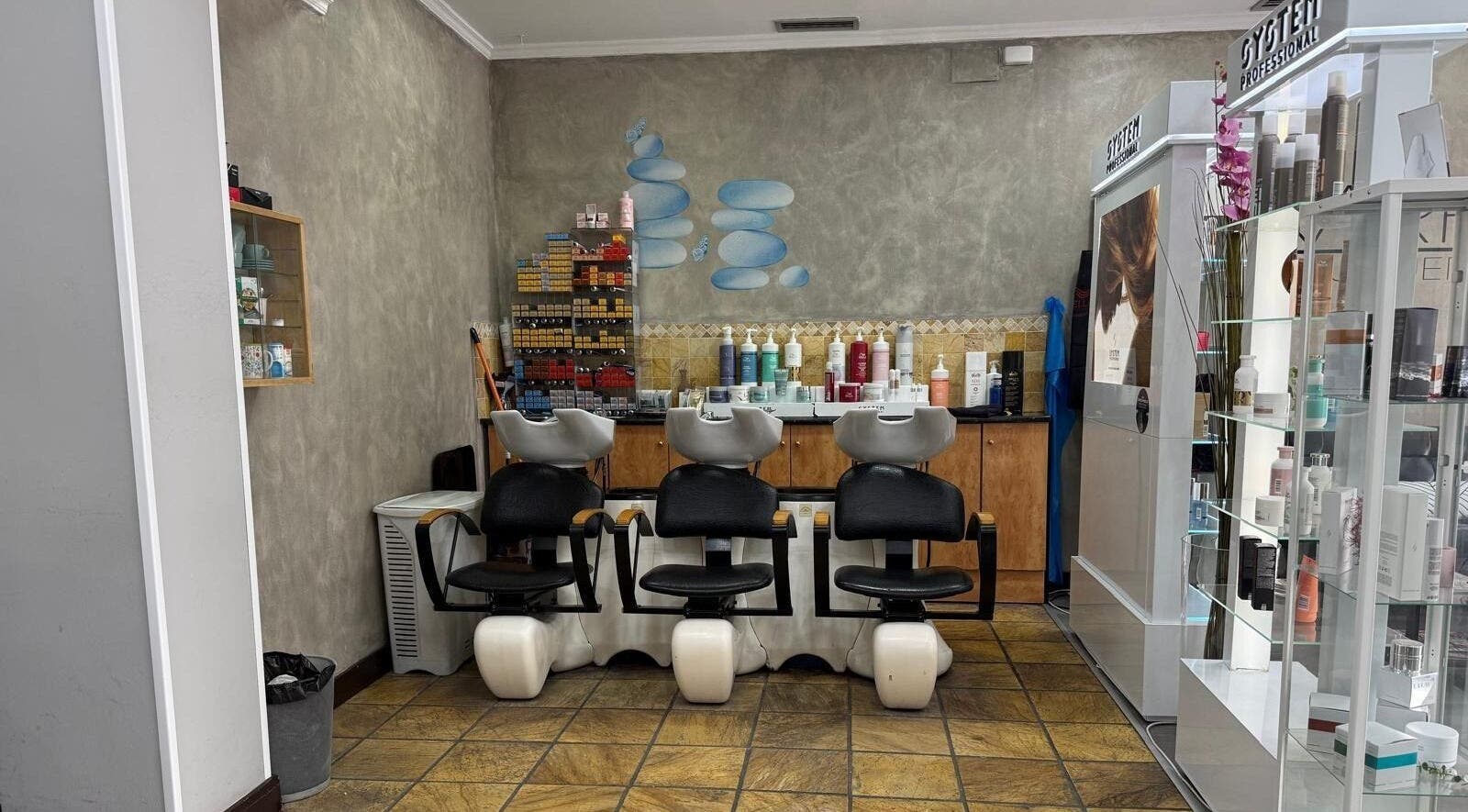 Área de lavado en Karpe Peluquerías - Pozuelo, Pozuelo De Alarcón, Comunidad De Madrid, ES.